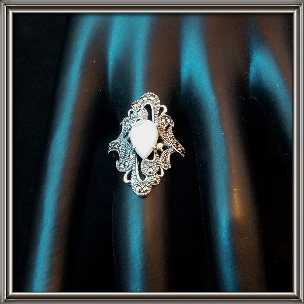 Mother of pearl marcacite .925 sterling ring.
